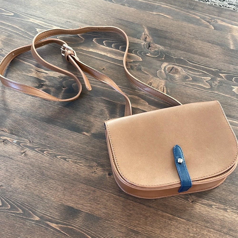 Chic vegan leather crossbody